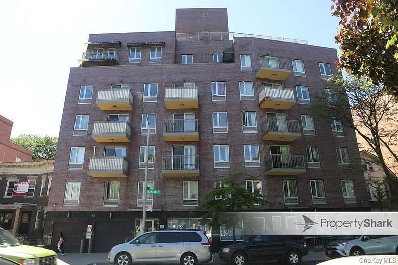 32-26 Union Street #2E