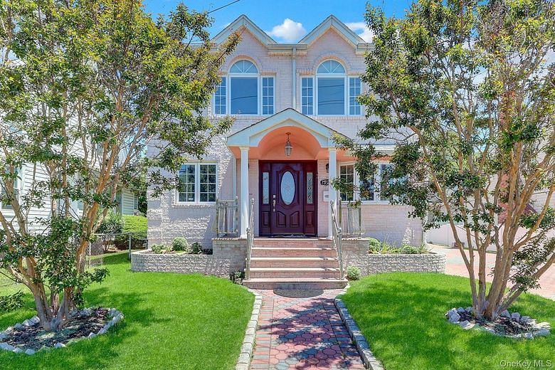 32 3rd Avenue