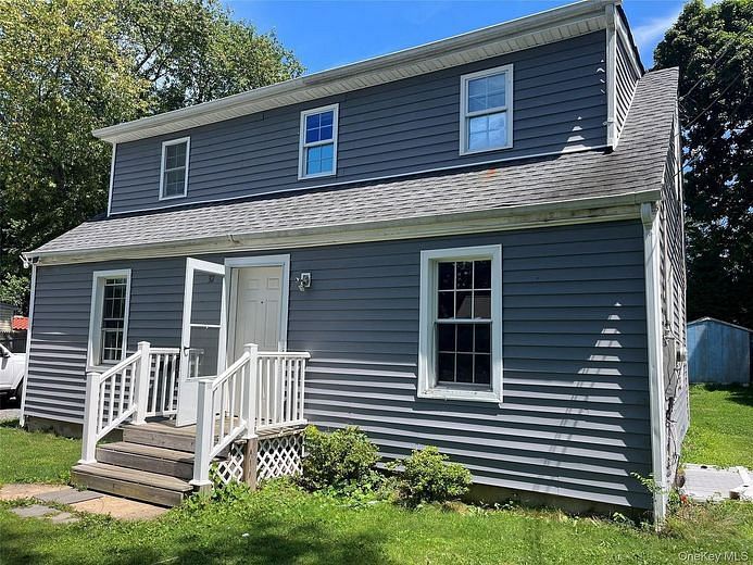 32 7th Avenue S