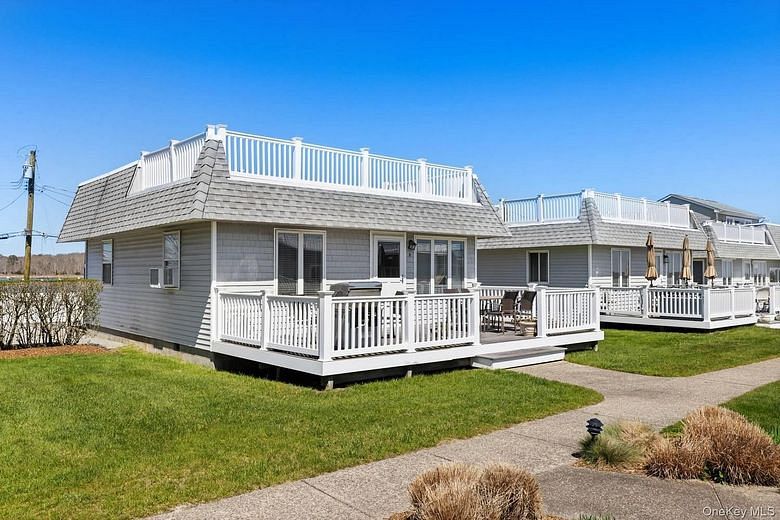 32 Bay Avenue #8