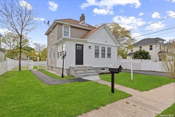 Image 1 of 22 for 32 Belford Avenue in Long Island, Bay Shore, NY, 11706