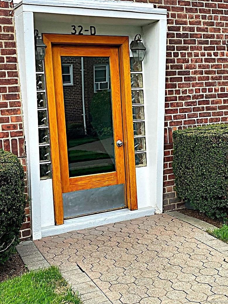 32 Broad Street E #1B