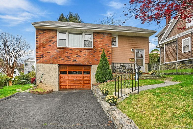 32 Chase Avenue