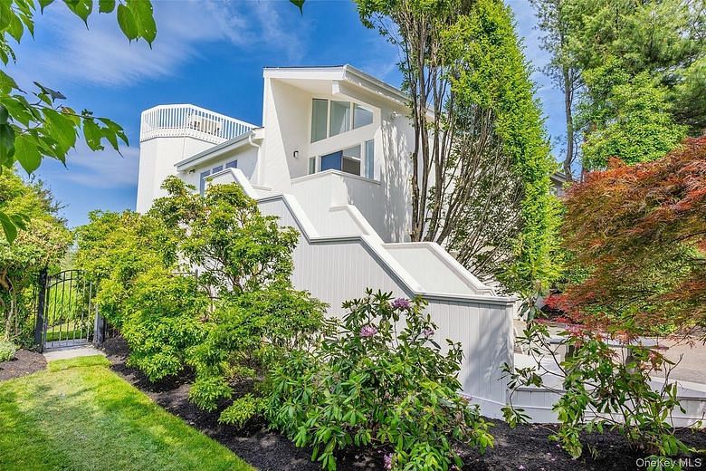 32 Contessa Court