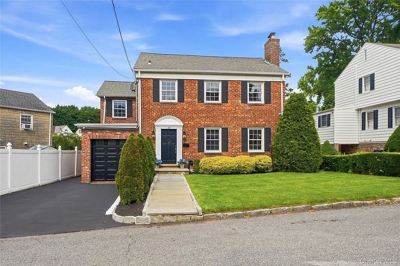 32 Huntington Drive
