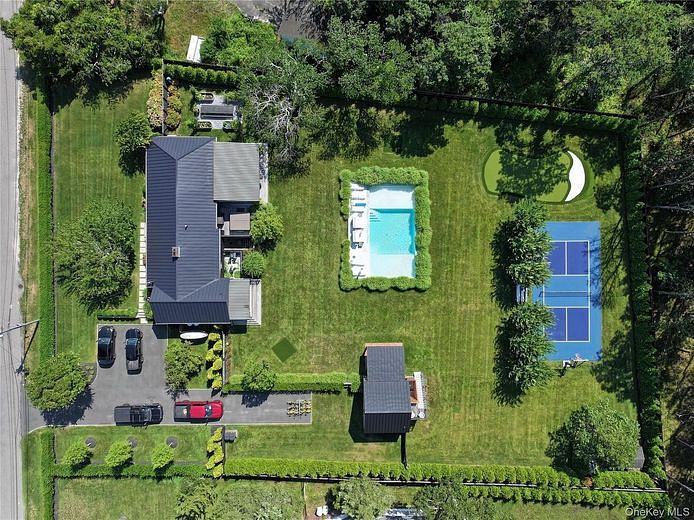 32 Inlet Road W