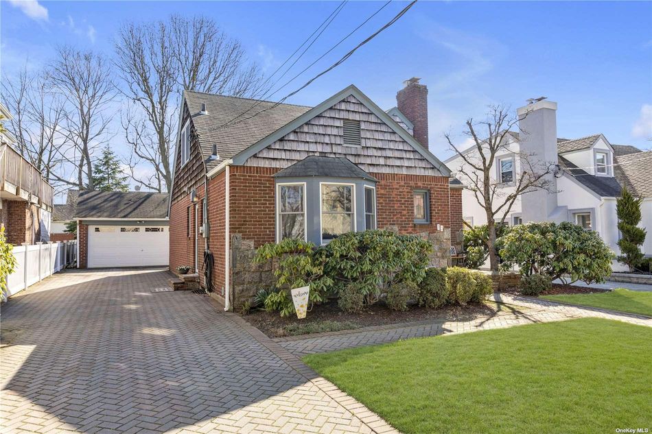 Image 1 of 22 for 32 Lamberson Street in Long Island, Valley Stream, NY, 11580