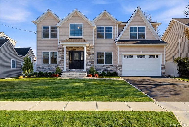 32 Massapequa Avenue