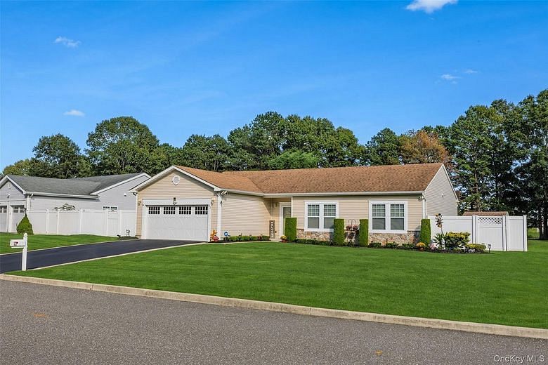 32 Pondview Circle