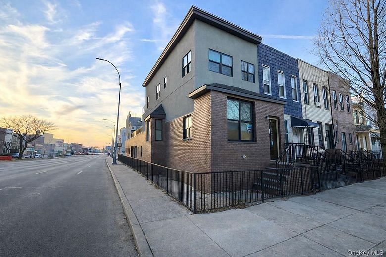 32 Radde Place