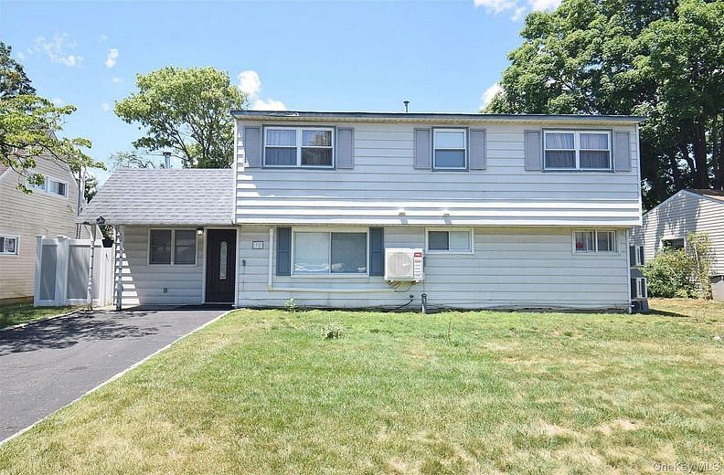 32 W Cabot Lane