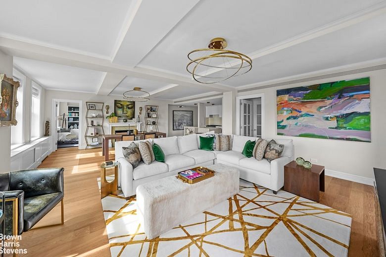 32 Washington Square West #14E