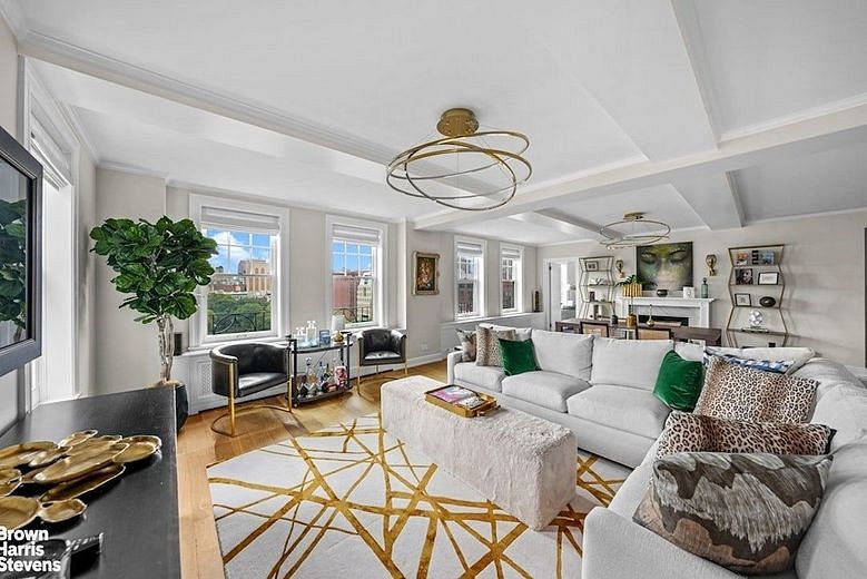 32 Washington Square West #14E