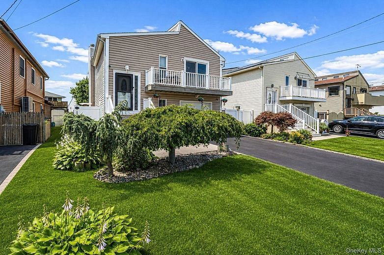 32 Yacht Club Road