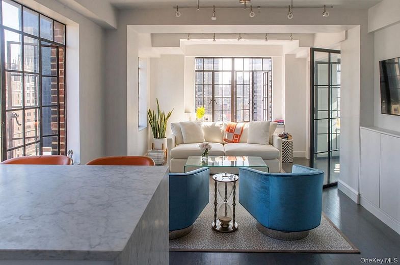 320 E 42nd Street #2218