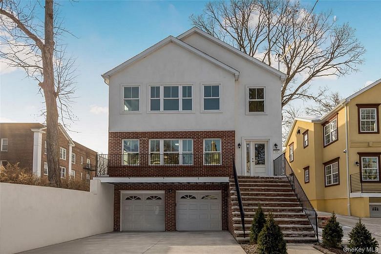 320 E 4th Street