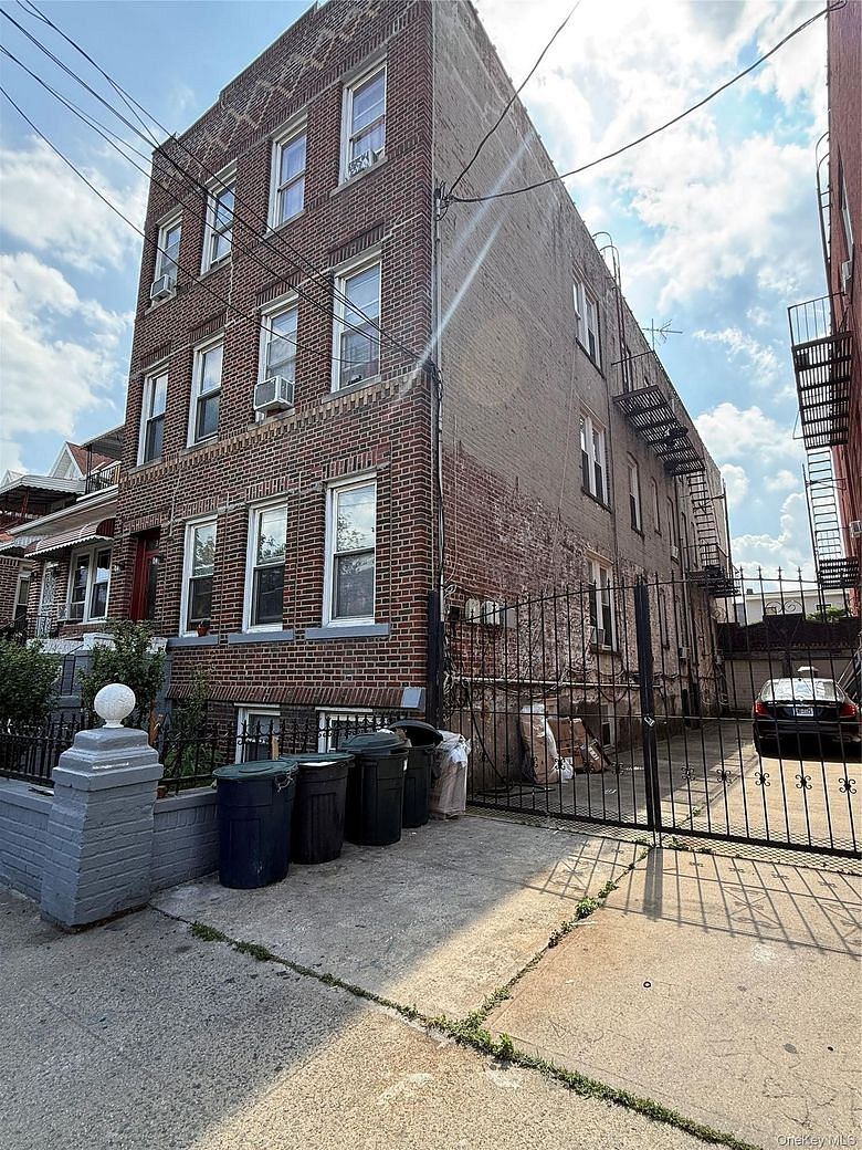320 E 52nd Street