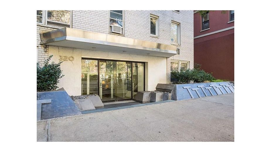 320 East 35th Street #3B