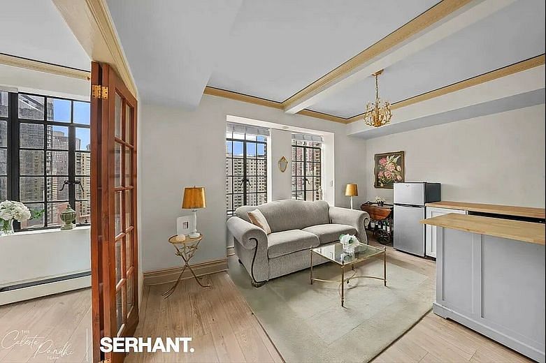 320 East 42nd Street #2318