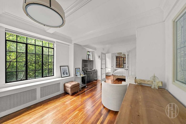 320 East 42nd Street #718