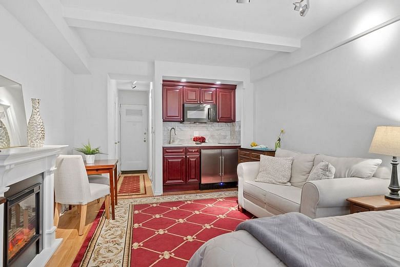 320 East 42nd Street #817