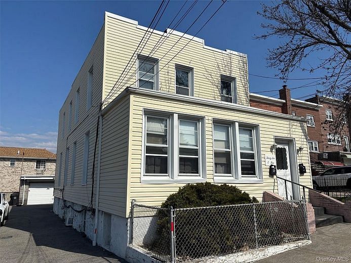 3205 Lafayette Avenue