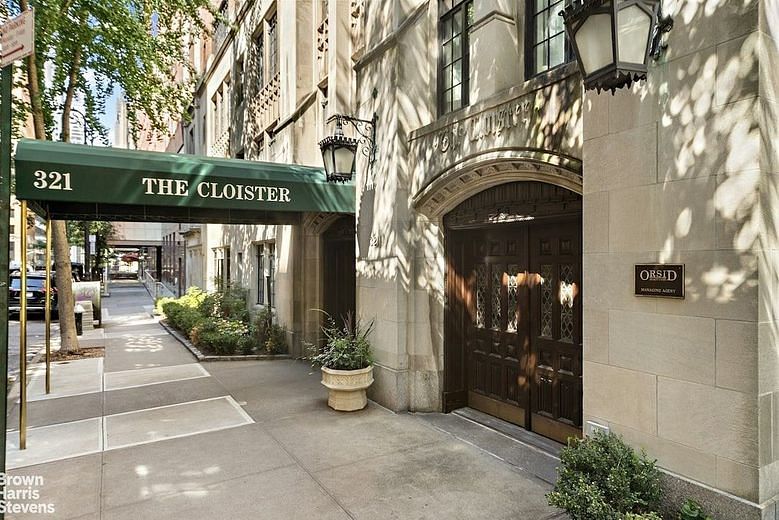 321 East 43rd Street #702