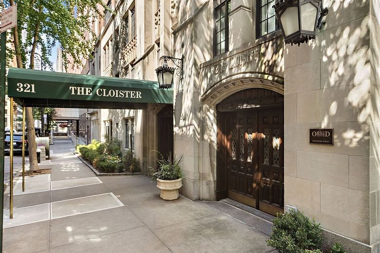 321 East 43rd Street #702