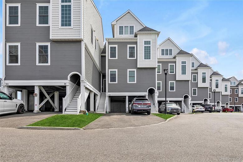 322 Marina Pointe Dr Drive