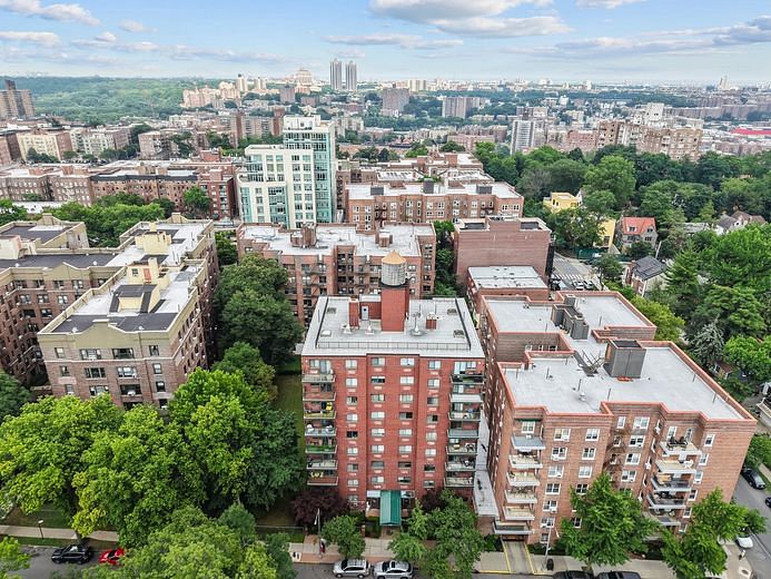 3220 Fairfield Avenue #6A