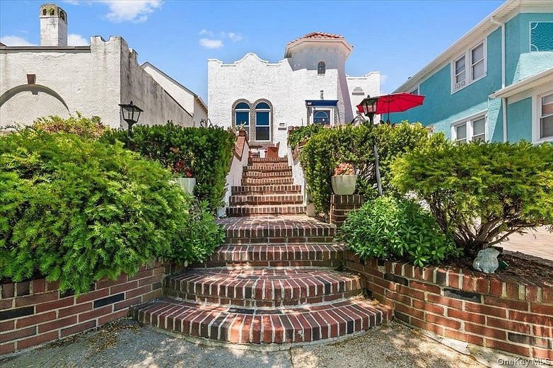 323 E Walnut Street