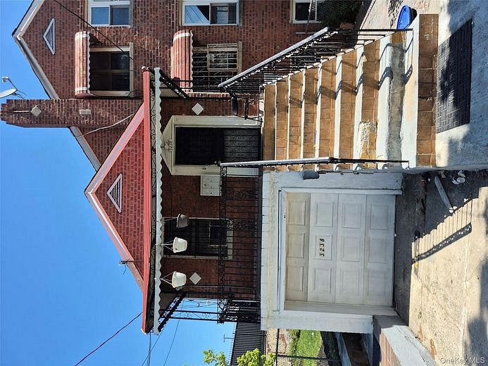 3238 Tenbroeck Avenue