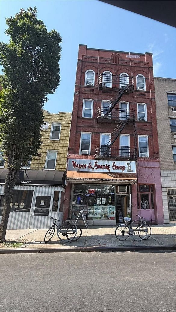 325 Graham Avenue