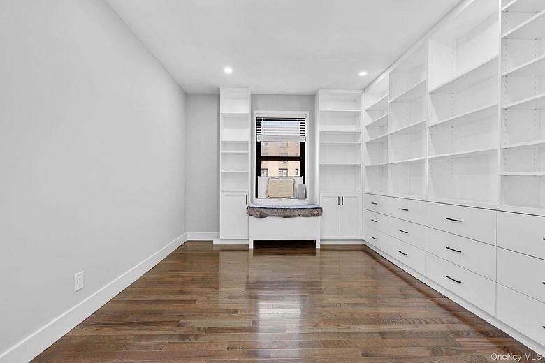 325 Main Street #4D