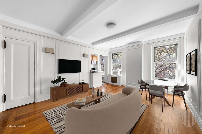 325 West 45th Street #401