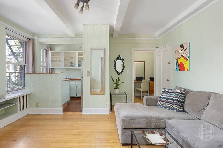 325 West 45th Street #519