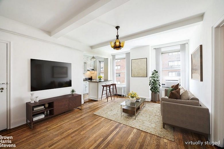 325 West 45th Street #601
