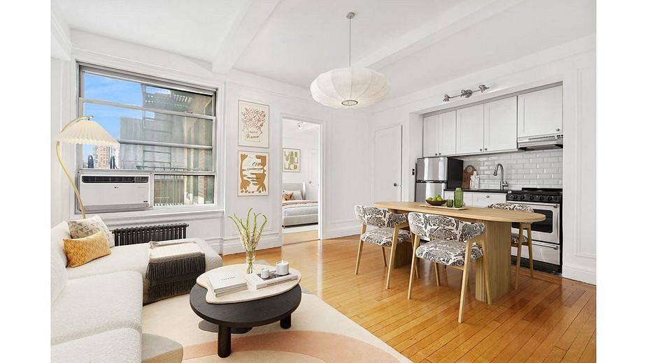 325 West 45th Street #820