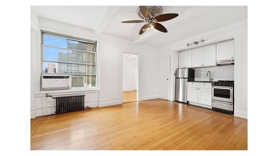 325 West 45th Street #820