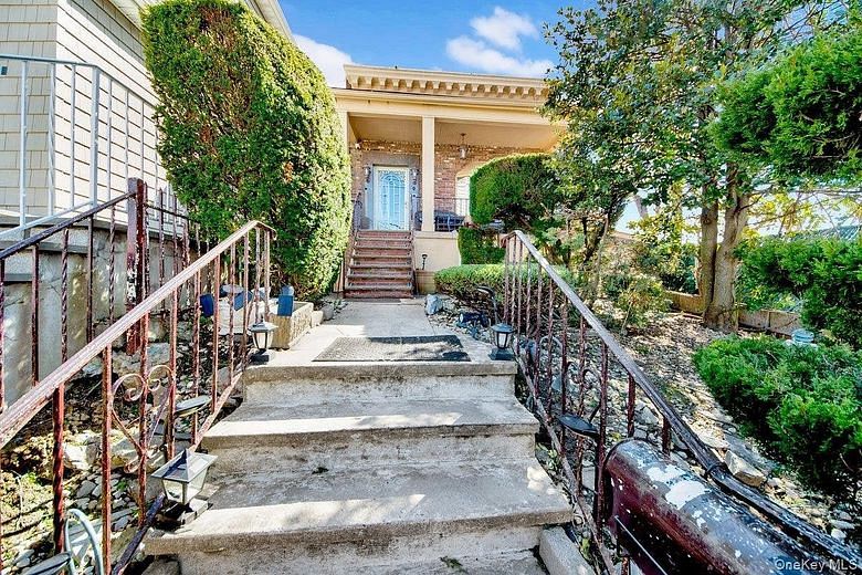 3252 Waterbury Avenue