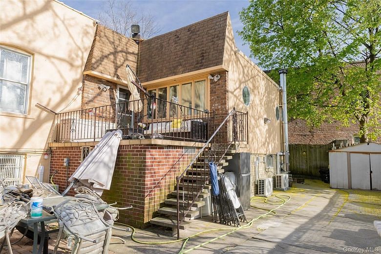 3252 Waterbury Avenue