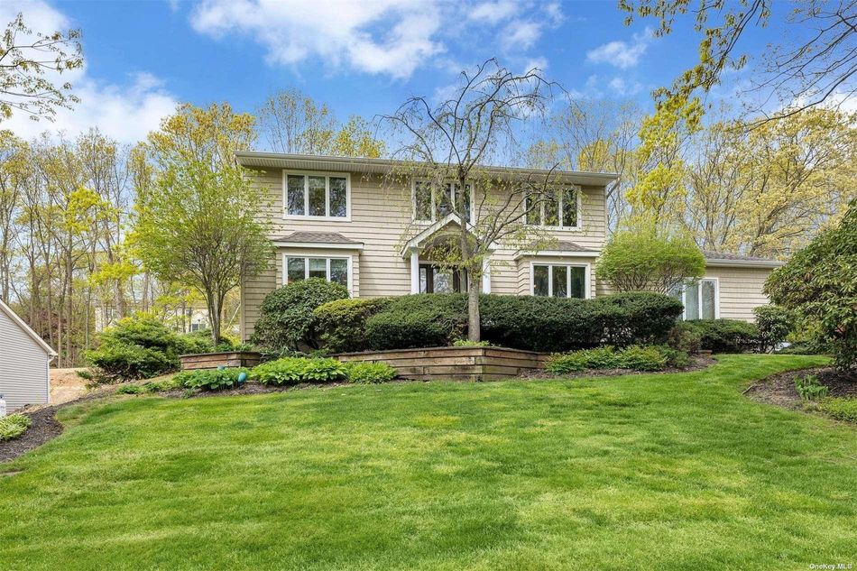 Image 1 of 33 for 21 Long Acre Lane in Long Island, Dix Hills, NY, 11746