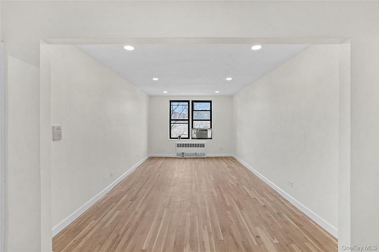 33-04 Junction Blvd #4p