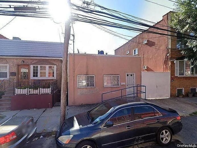33-73 10th Street