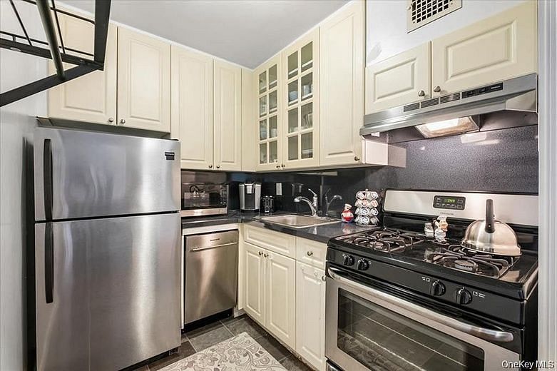 33 Barker Avenue #2J