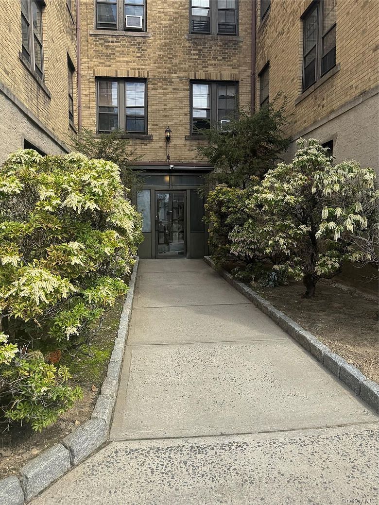 33 Douglas Avenue