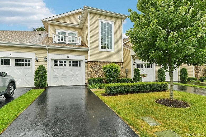33 Greentree Court