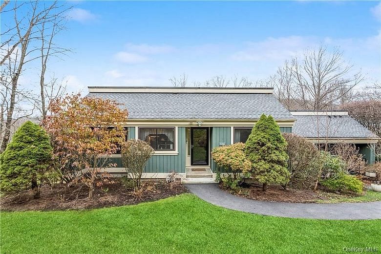 33 Heritage Hills #A