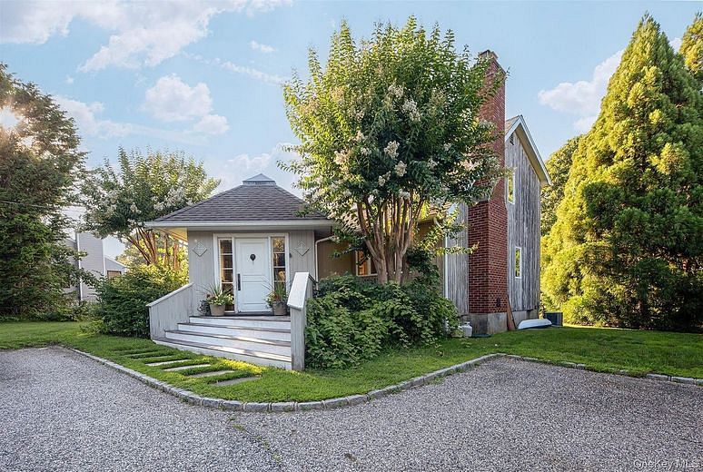 33 Hilltop Road