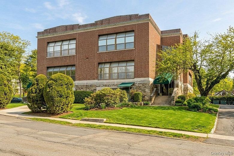 33 Roselle Avenue #K